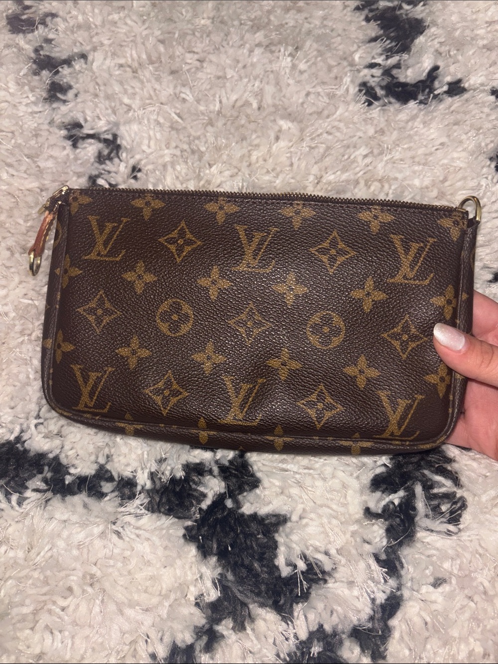 Louis Vuitton Vintage Pochette Accessoires in Signature Canvas